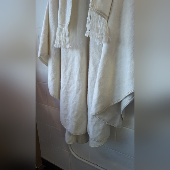 Gorgeous 100% alpaca wool shawl - Picture 3 of 10